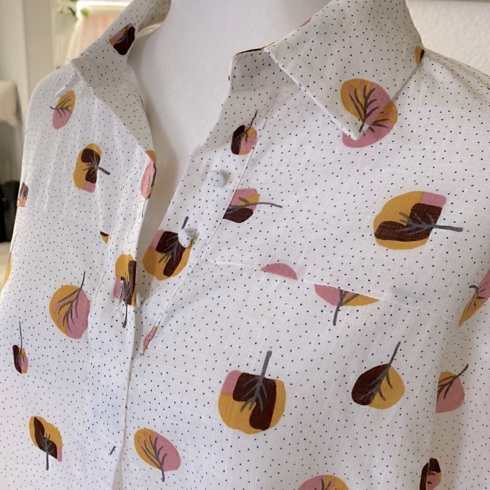 NWOT Hailey & Co Short Sleeve Collar Button Down Polka Dot Leaves/Trees Button S - Picture 3 of 12